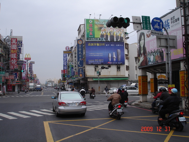 N-0442B鐵架廣告--台南市金華路一段與新興路口-往日新國小、濱海公路、高雄廣告看板