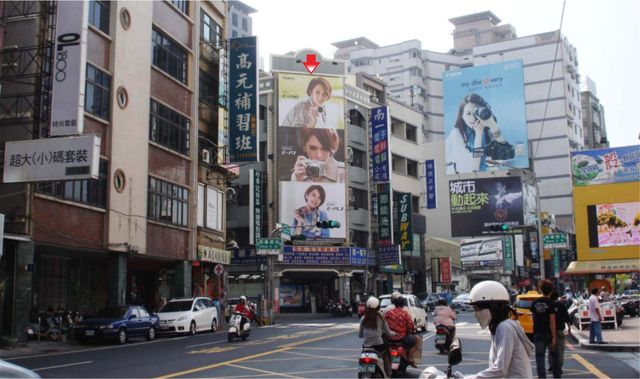 TN-S-85-鐵架廣告塔-台南市民族路二段71號-新光三越中山店、FOCUS百貨、北門商圈廣告看板