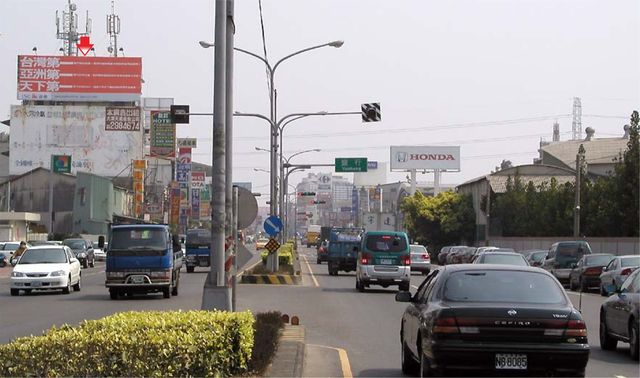 N-0109-台南市永康區中正南路341號-中正南路愛買、家樂福賣場廣告看板