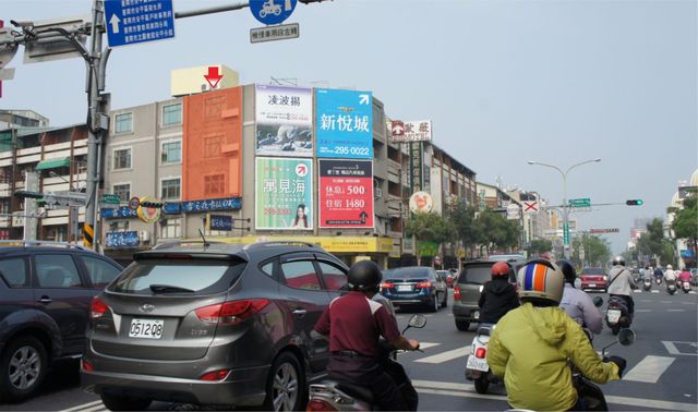 N-0678E鐵架廣告塔-台南市安平區中華西路一段157號-健康路口往安平方向廣告看板