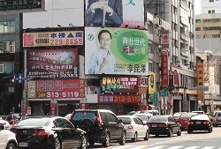 光華夜市~三多路VS光華路口廣告新寵