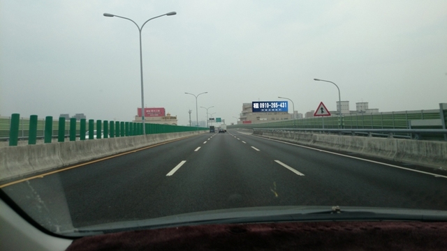 74號快速道路媒體廣告看板