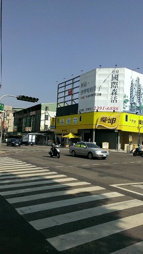 台中市太平旱溪東路中山路廣告看板