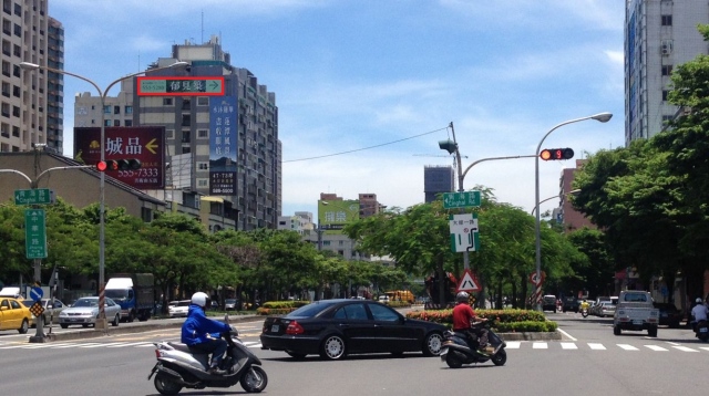 【廣告看板】高雄市鼓山區中華一路2222號(南北主要幹道)