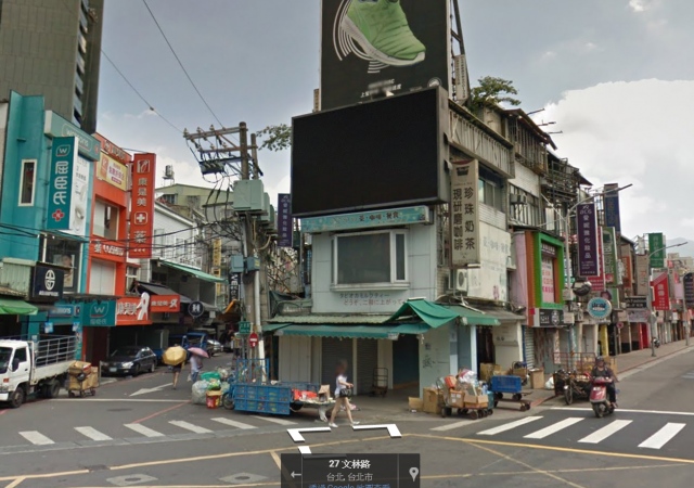 台北市大東路/文林路口電視牆