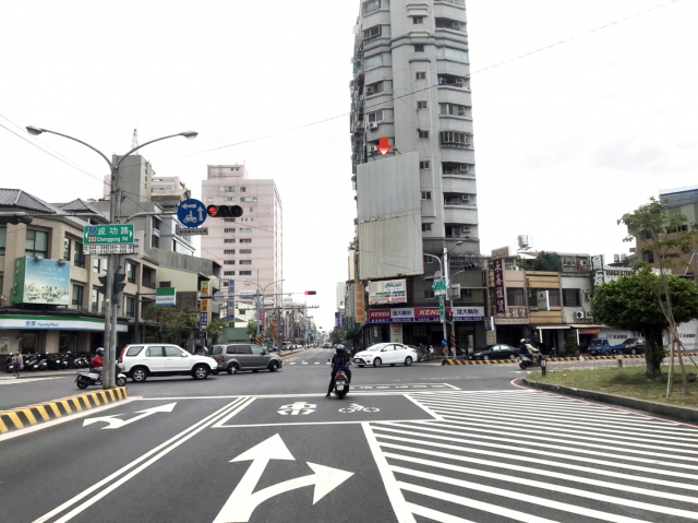 N-0760-成功路與臨安路交叉路口、往火車站、文賢商圈