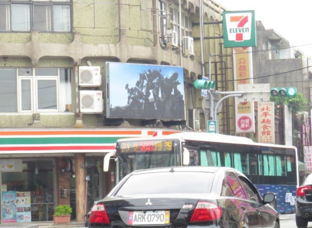 楊梅區大成路/楊新路口LED電視牆