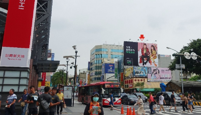 N-0231鐵架廣告塔-台南市西門路一段681號-新光三越正對面、大億麗緻、錢櫃KTV廣告看板