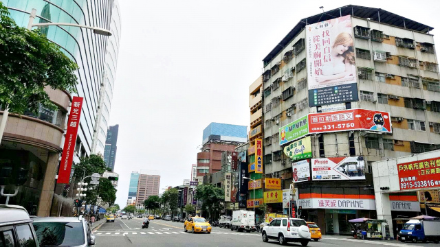 P-0154廣告鐵架塔-高雄市三多三路222號-新光三越對面、sogo百貨、大遠百、服飾商圈廣告看板